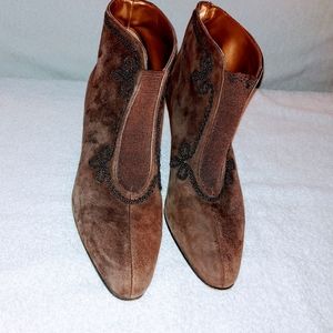Embroidered leather brown suede booties